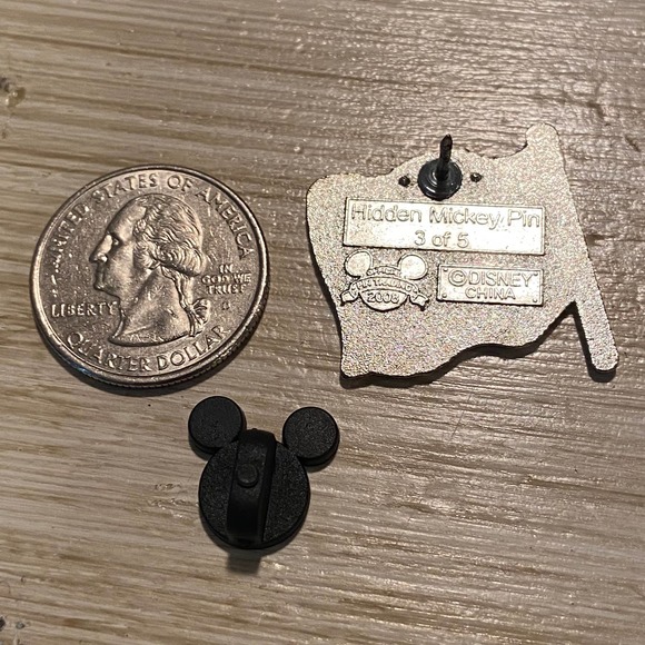 Disney Mickey Mouse blue Flag 2008 Hidden Mickey Pin - Picture 3 of 4